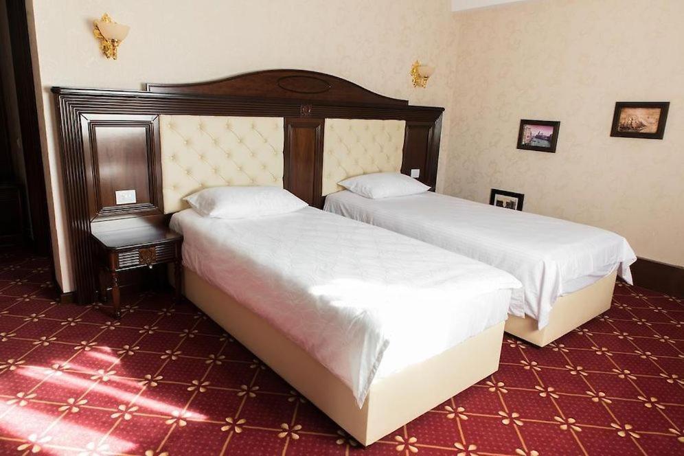 Cazare Plopii Fara Sot Iasi Exteriér fotografie