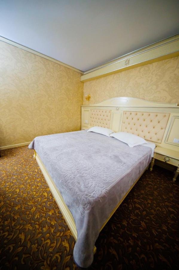 Cazare Plopii Fara Sot Iasi Exteriér fotografie